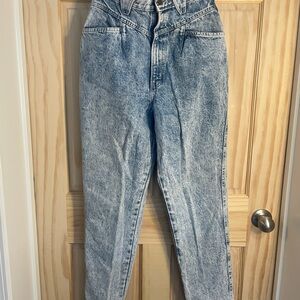 Vintage 80s High-Waisted Acid Wash Jeans by Chic strait leg All cotton